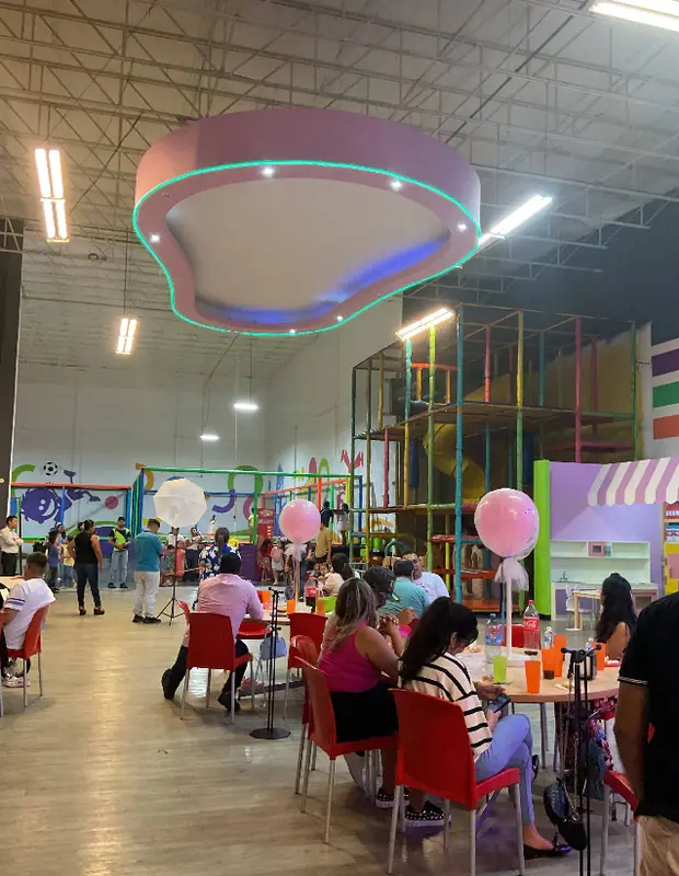 Ambiente con globos y música